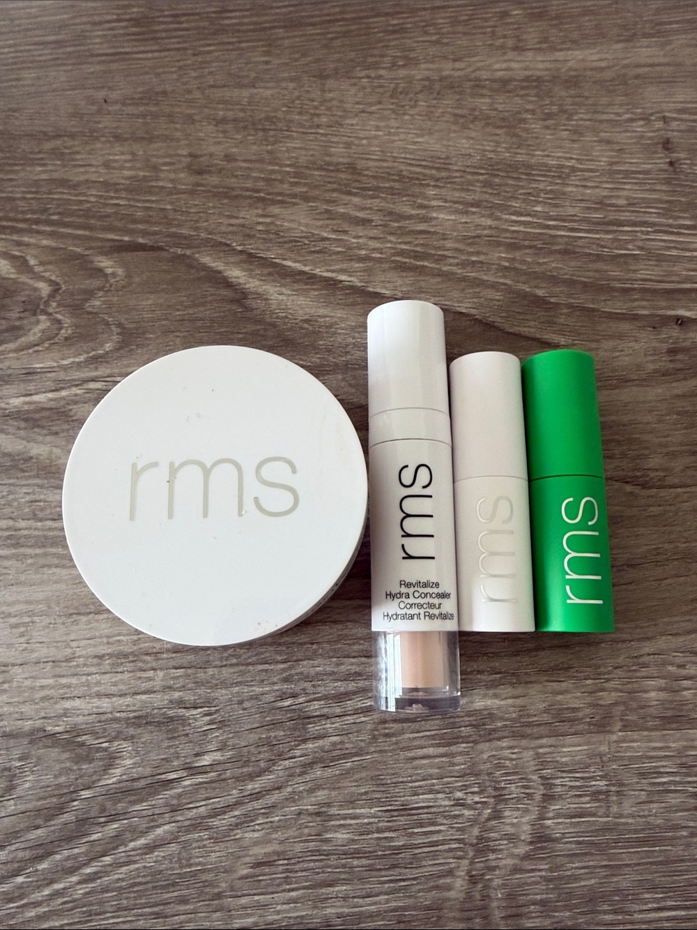 RMS beauty Hydra setting powder C05 concealer mini glosses